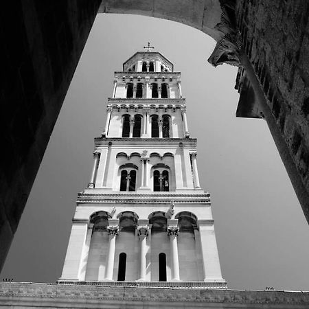 House "Anno 1881"-Center Of Split Apartment ภายนอก รูปภาพ