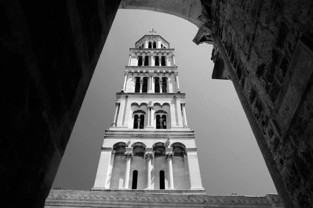 House "Anno 1881"-Center Of Split Apartment ภายนอก รูปภาพ