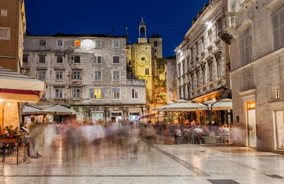 House "Anno 1881"-Center Of Split Apartment ภายนอก รูปภาพ
