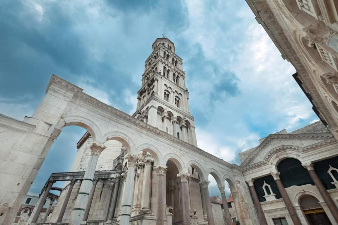 House "Anno 1881"-Center Of Split Apartment ภายนอก รูปภาพ