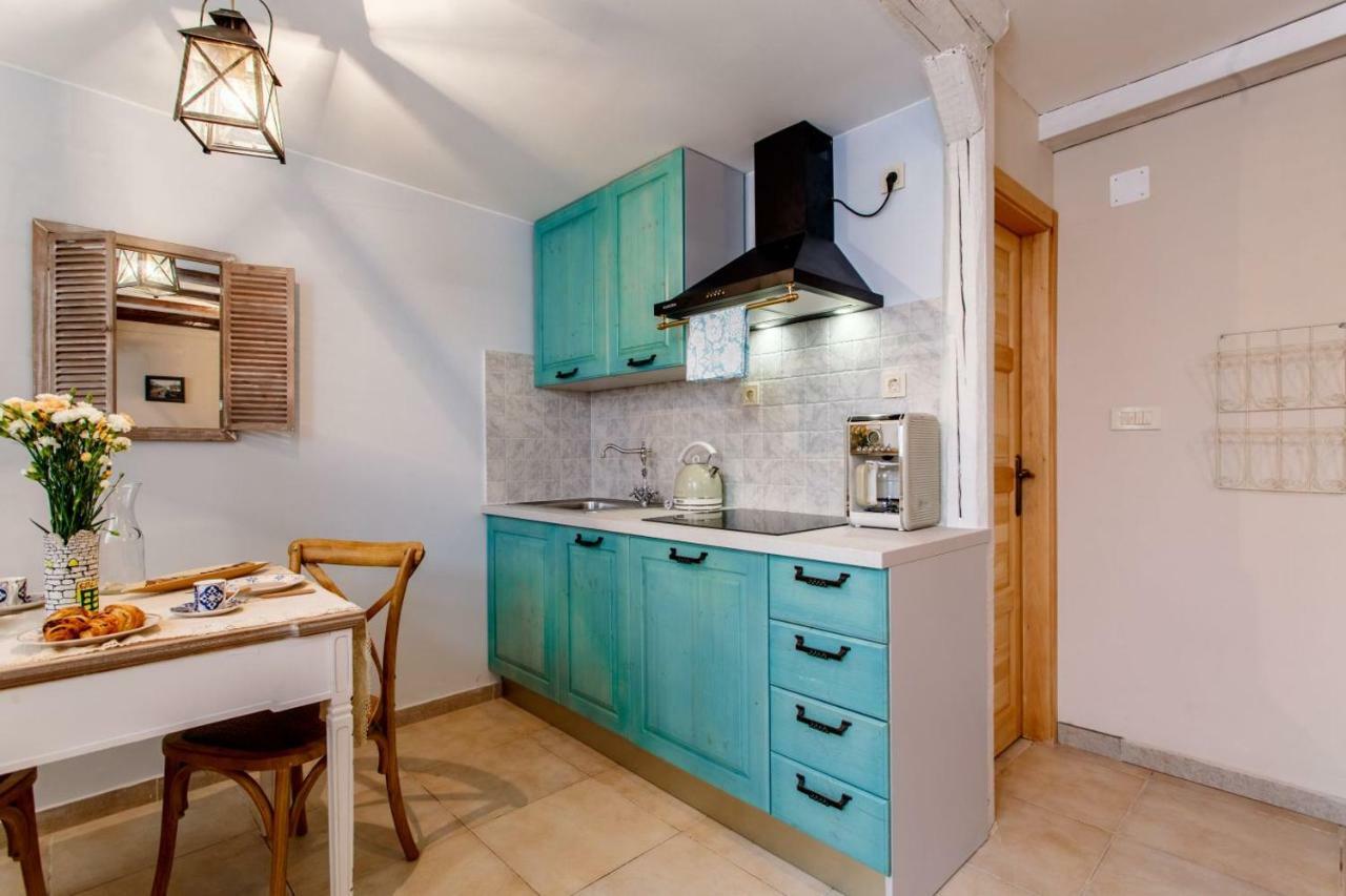 House "Anno 1881"-Center Of Split Apartment ภายนอก รูปภาพ