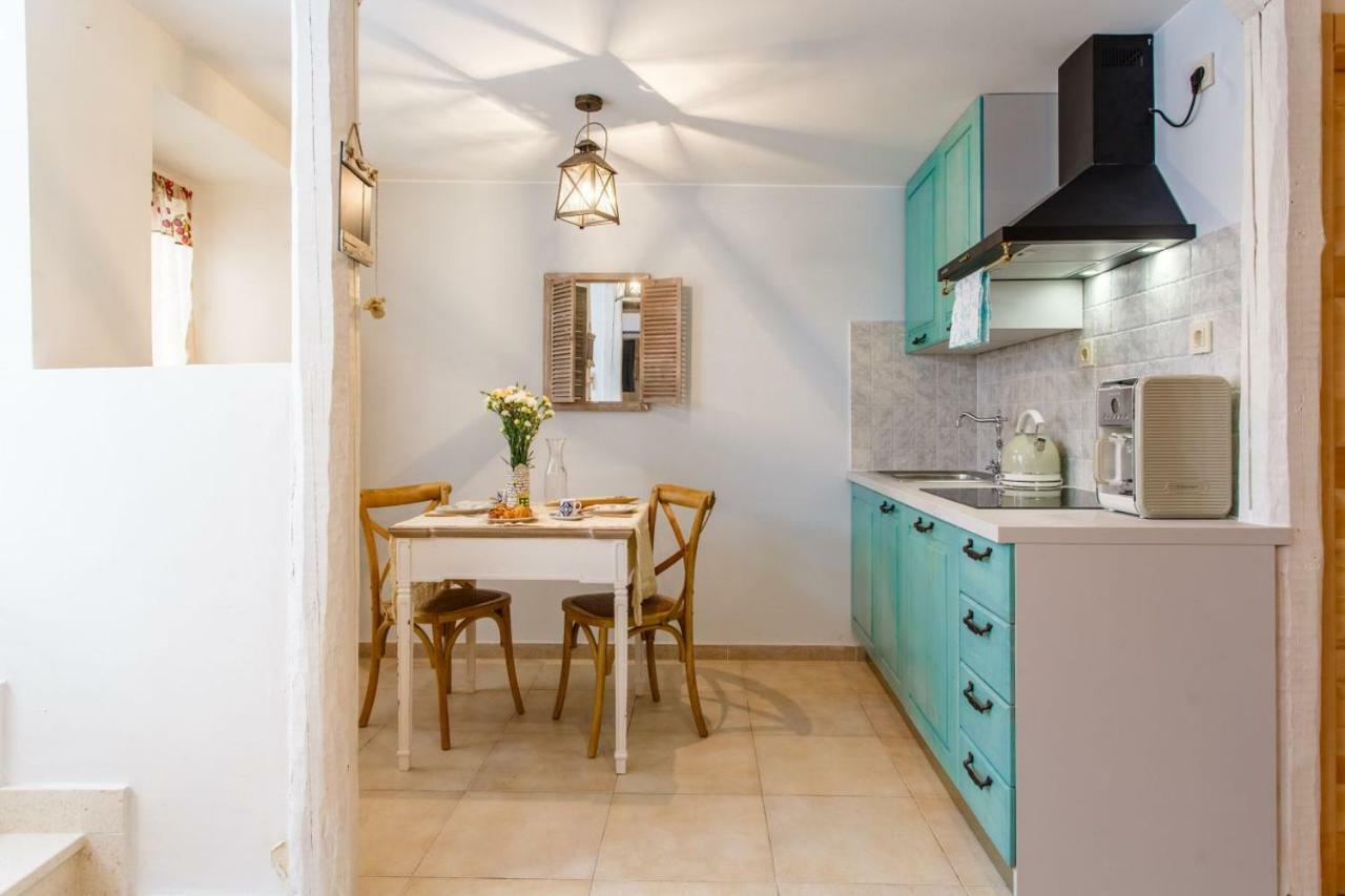 House "Anno 1881"-Center Of Split Apartment ภายนอก รูปภาพ