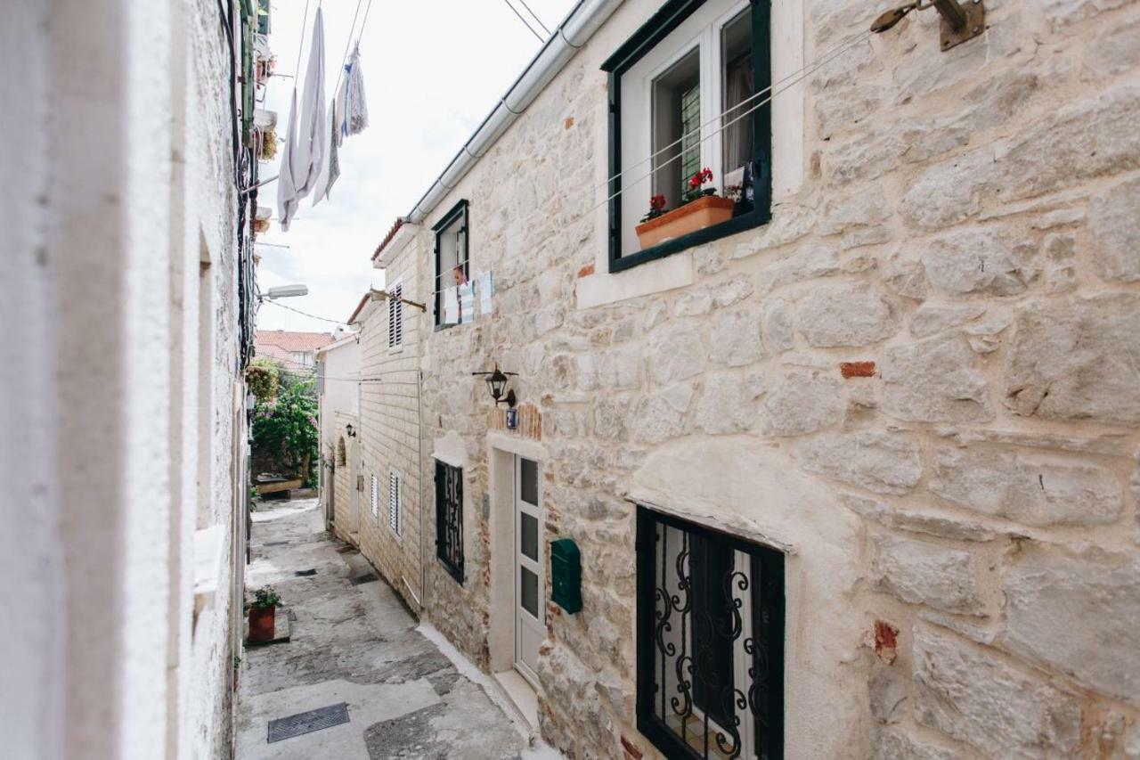 House "Anno 1881"-Center Of Split Apartment ภายนอก รูปภาพ