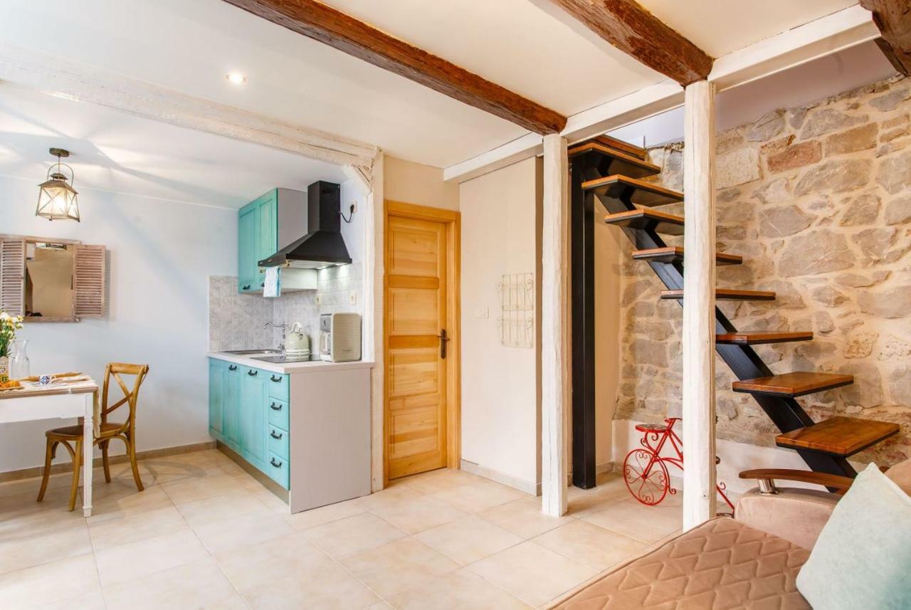 House "Anno 1881"-Center Of Split Apartment ภายนอก รูปภาพ