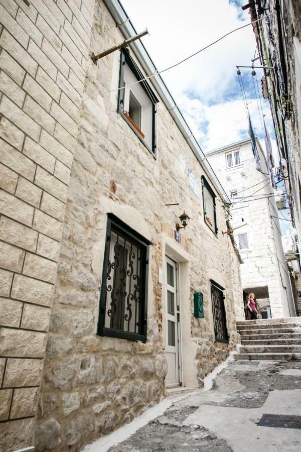 House "Anno 1881"-Center Of Split Apartment ภายนอก รูปภาพ