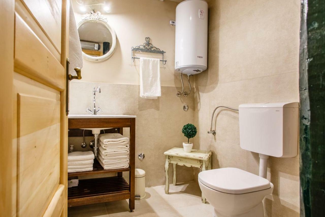 House "Anno 1881"-Center Of Split Apartment ภายนอก รูปภาพ