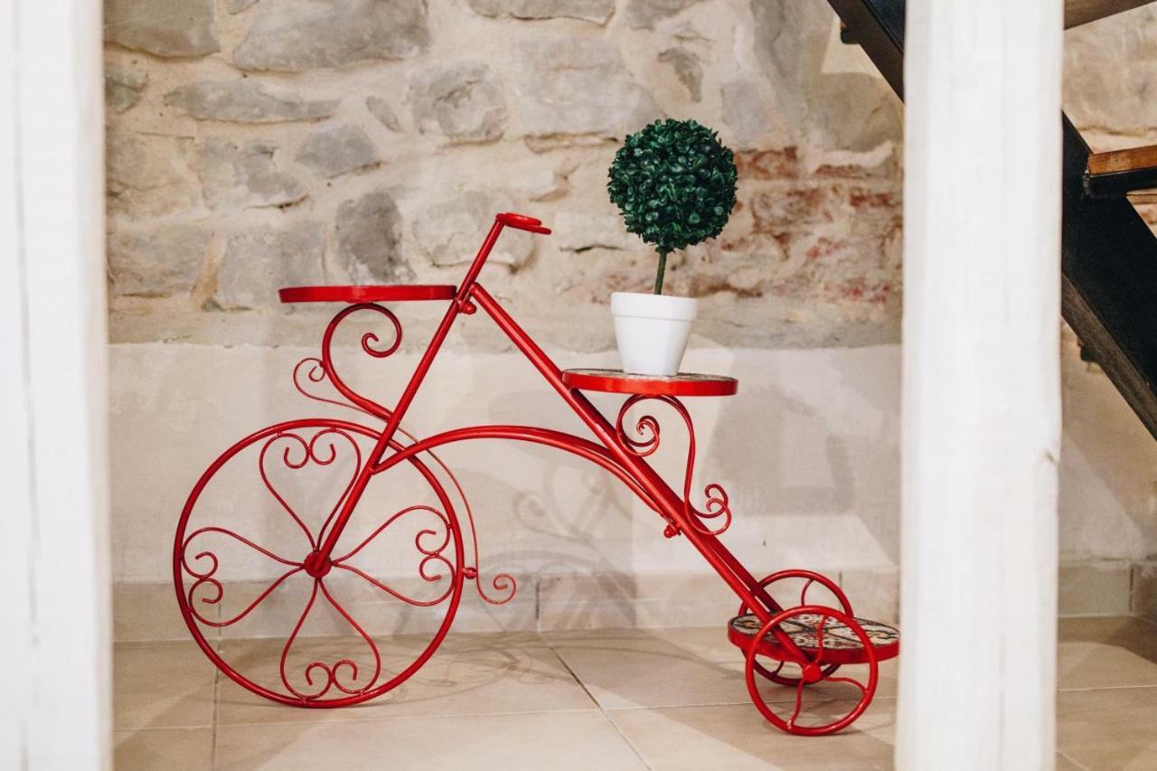 House "Anno 1881"-Center Of Split Apartment ภายนอก รูปภาพ