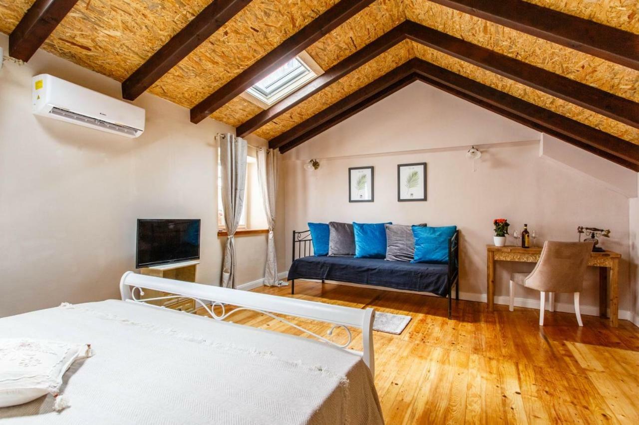 House "Anno 1881"-Center Of Split Apartment ภายนอก รูปภาพ