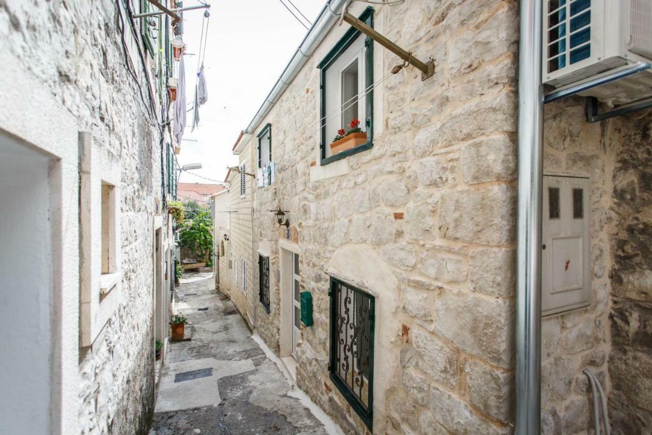 House "Anno 1881"-Center Of Split Apartment ภายนอก รูปภาพ
