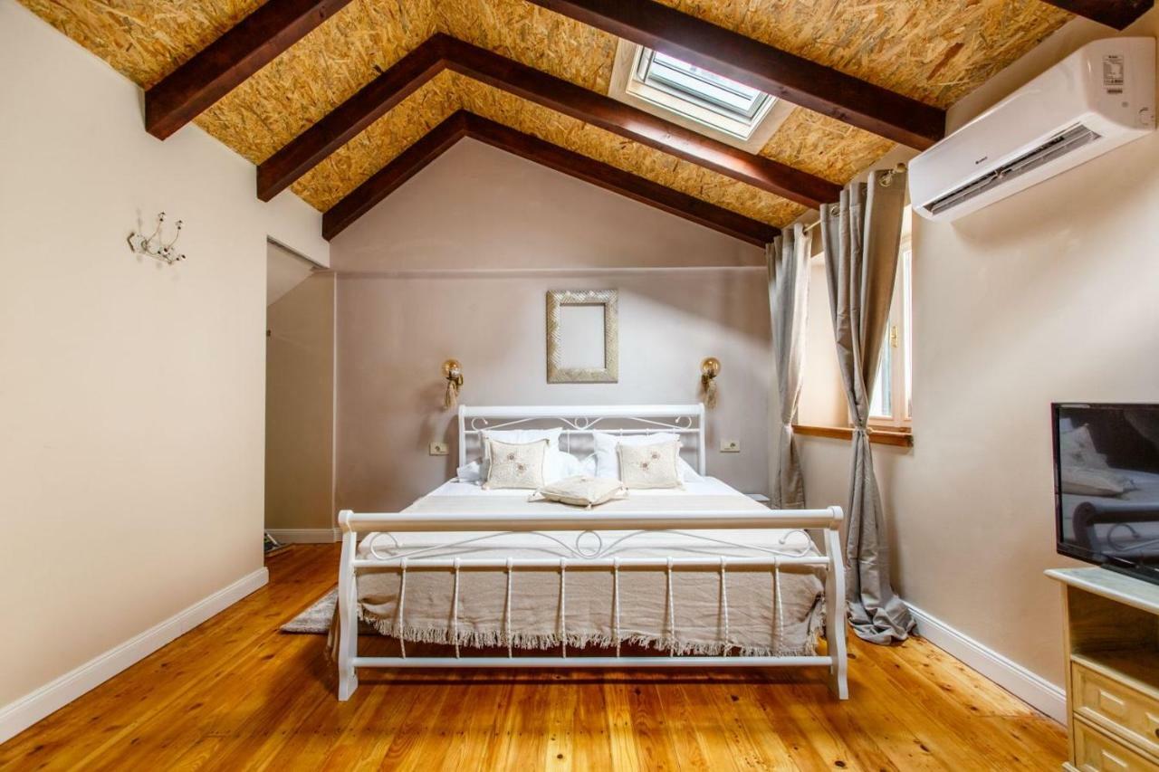 House "Anno 1881"-Center Of Split Apartment ภายนอก รูปภาพ