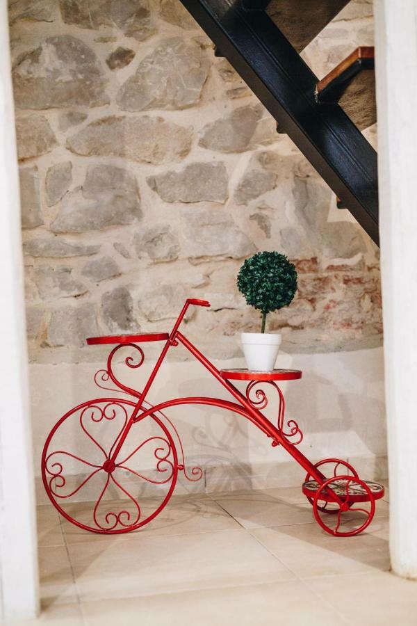 House "Anno 1881"-Center Of Split Apartment ภายนอก รูปภาพ